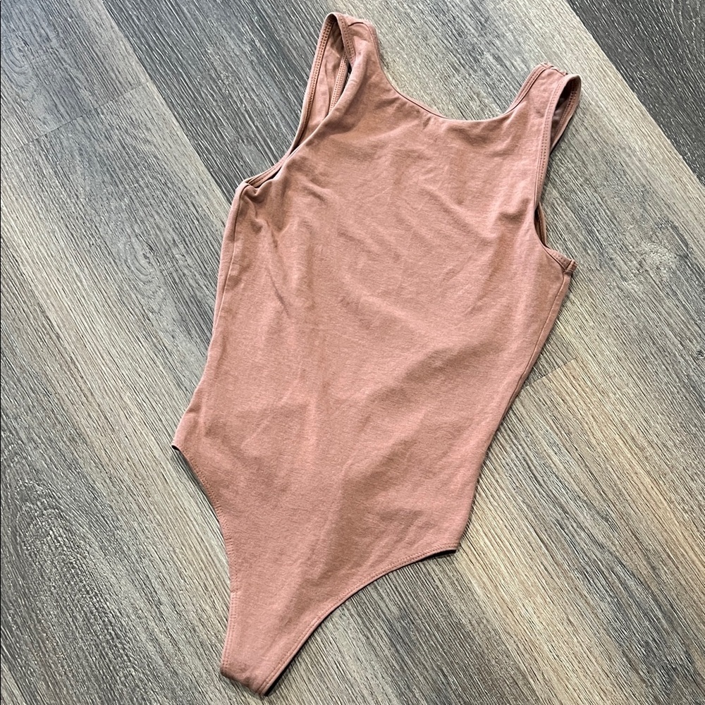 (23) Aritzia Community bodysuit
